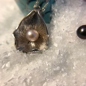 Vantel Pearls Pearl Petal Necklace